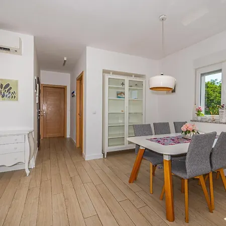 Apartman Iris Apartment *