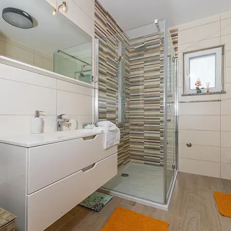 Apartment Apartman Iris Dramalj