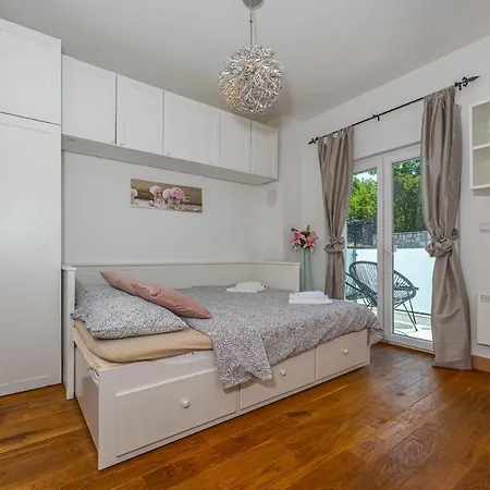 Apartman Iris Apartment *