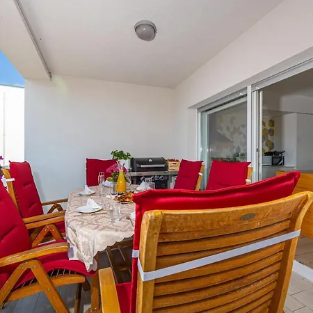 Apartman Iris *